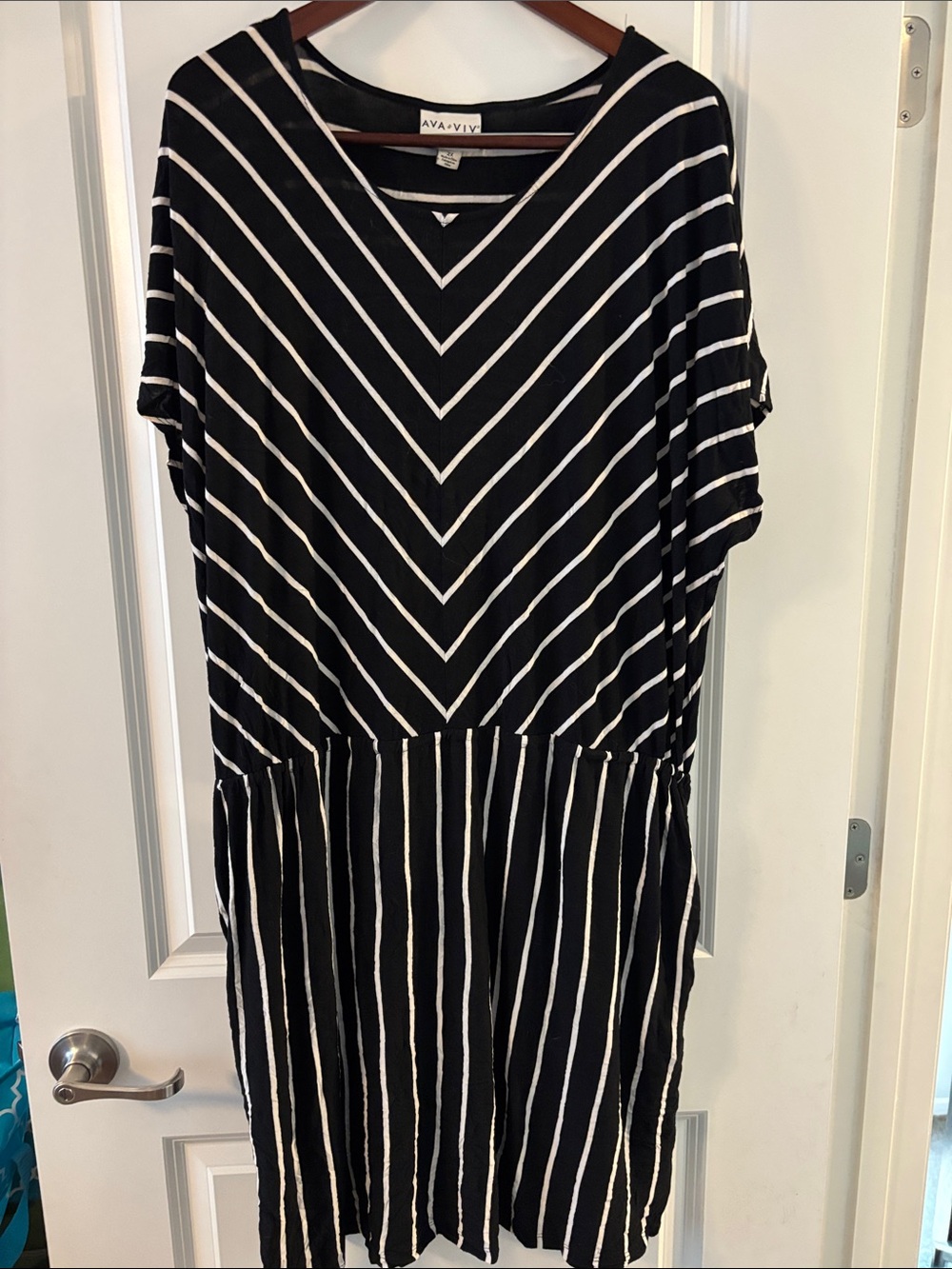 Ava & Viv Black and White Striped V-Neck Casual Dress